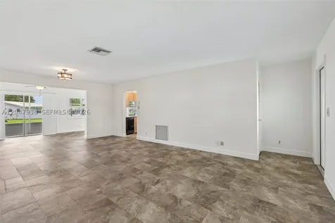 8855 NW 10th Place Plantation FL 33322