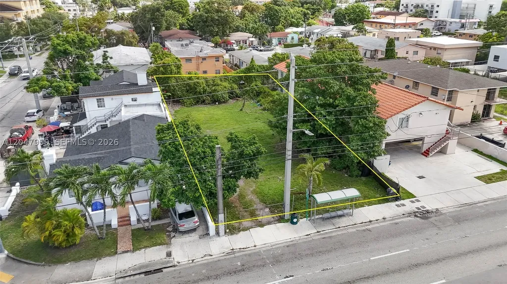 1877 SW 7th Street Miami FL 33135