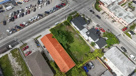 1877 SW 7th Street Miami FL 33135