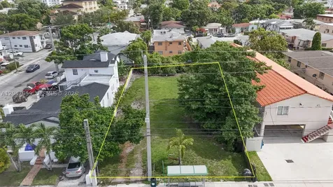1877 SW 7th Street Miami FL 33135