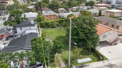1877 SW 7th Street Miami FL 33135