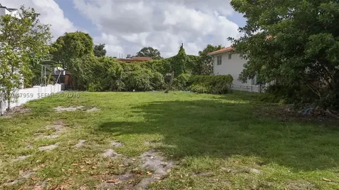 1877 SW 7th Street Miami FL 33135