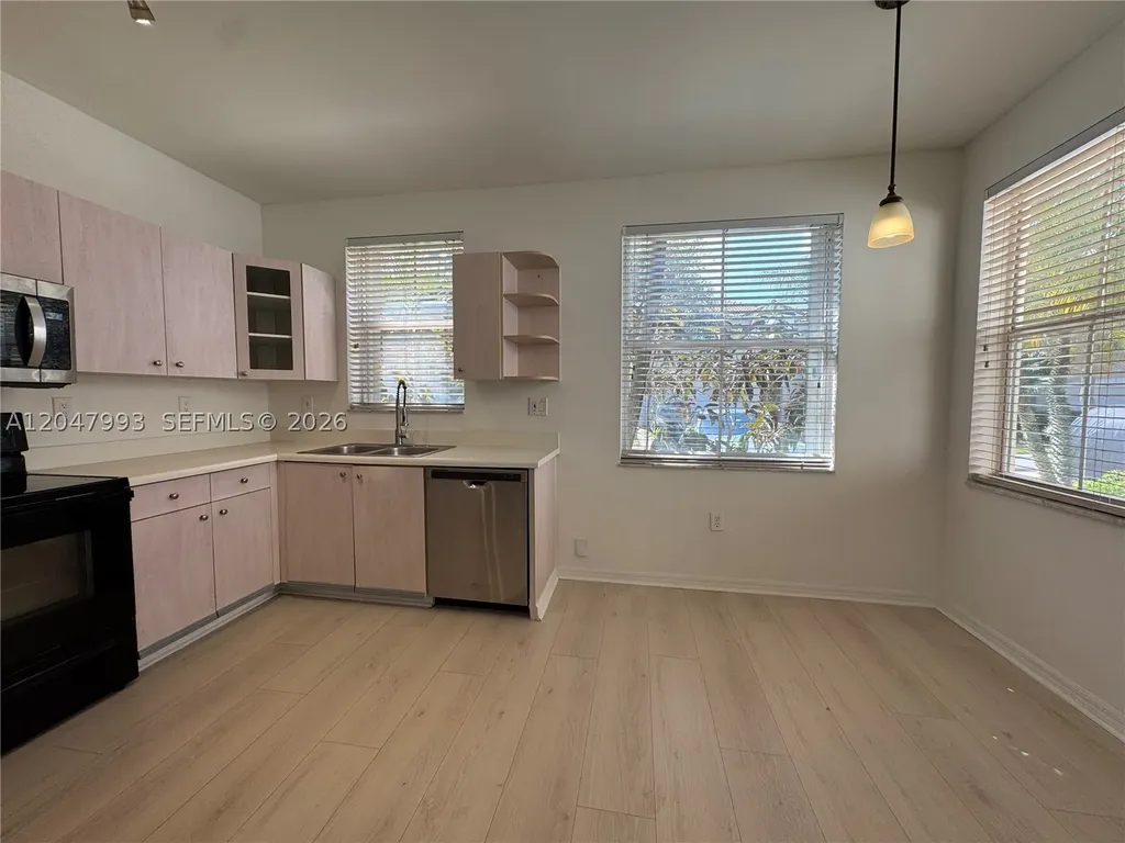 1595 Seagrape Way Hollywood FL 33019