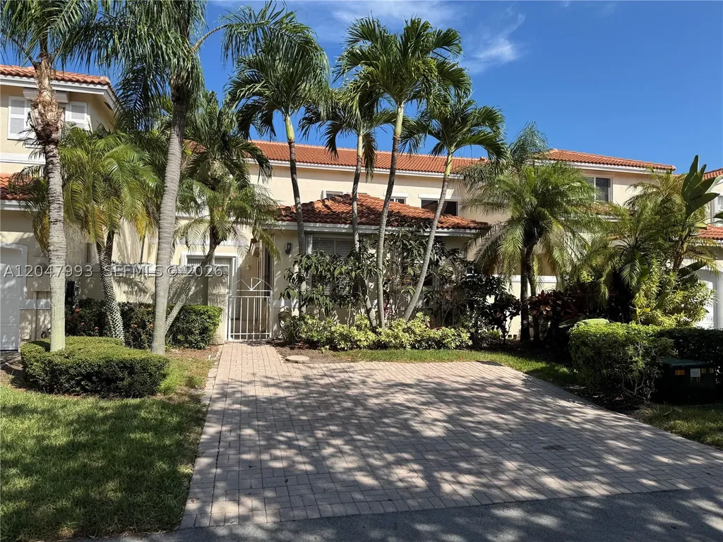 1595 Seagrape Way Hollywood FL 33019