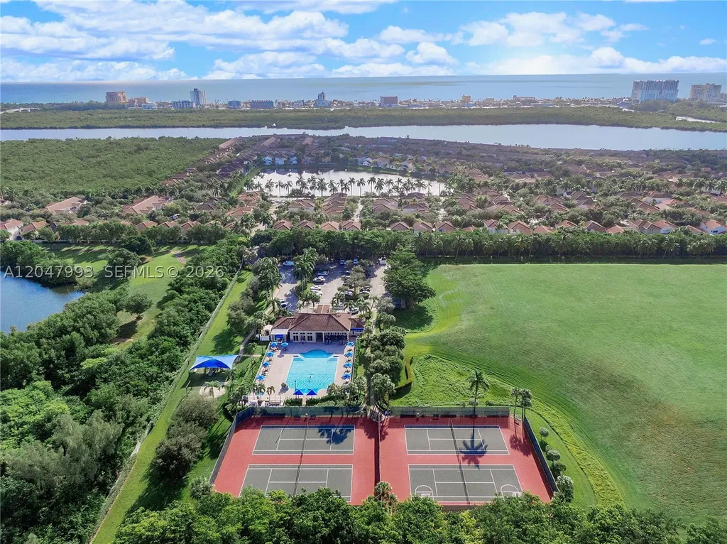 1595 Seagrape Way Hollywood FL 33019