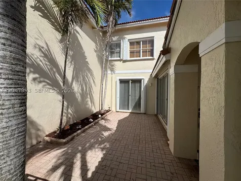 1595 Seagrape Way Hollywood FL 33019