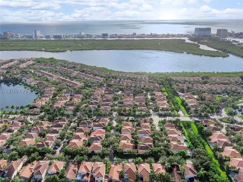 1595 Seagrape Way Hollywood FL 33019
