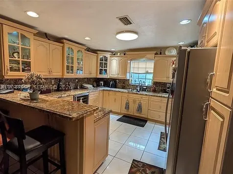 900 W 50th Place Hialeah FL 33012