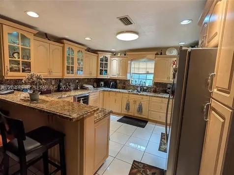 900 W 50th Place Hialeah FL 33012