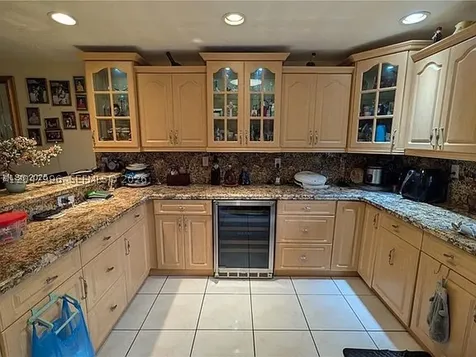 900 W 50th Place Hialeah FL 33012