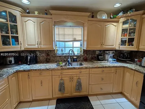 900 W 50th Place Hialeah FL 33012