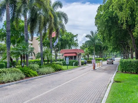 Pembroke Pines FL 33025