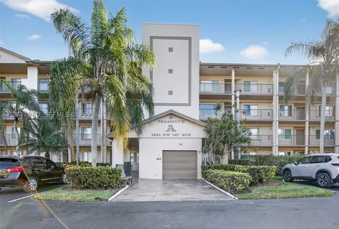 1651 SW 127th Avenue Pembroke Pines FL 33027