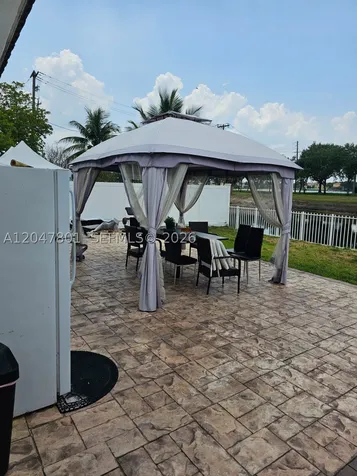 7565 N Augusta Drive Hialeah FL 33015