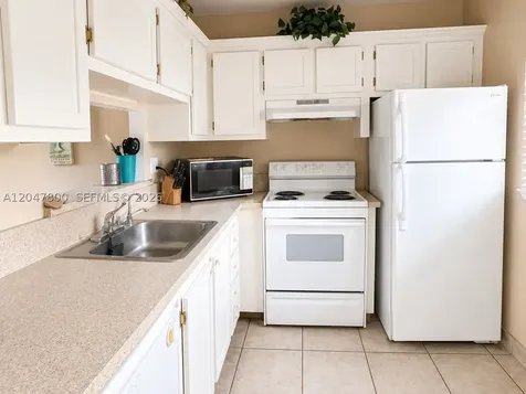 4700 NW 35th Street Lauderdale Lakes FL 33319