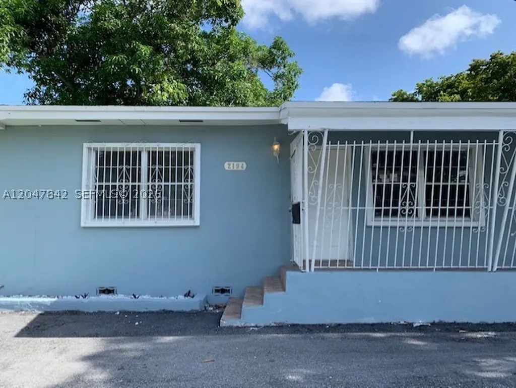 2194 NW 18th Terrace Miami FL 33125