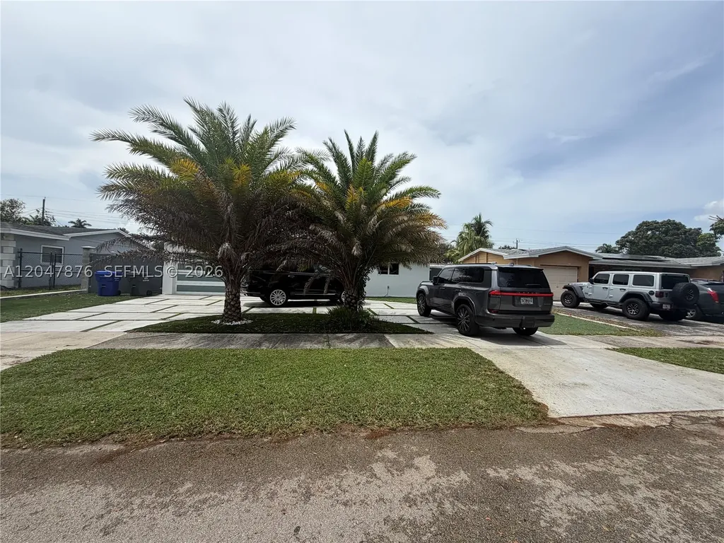 7525 Roosevelt Street Hollywood FL 33024