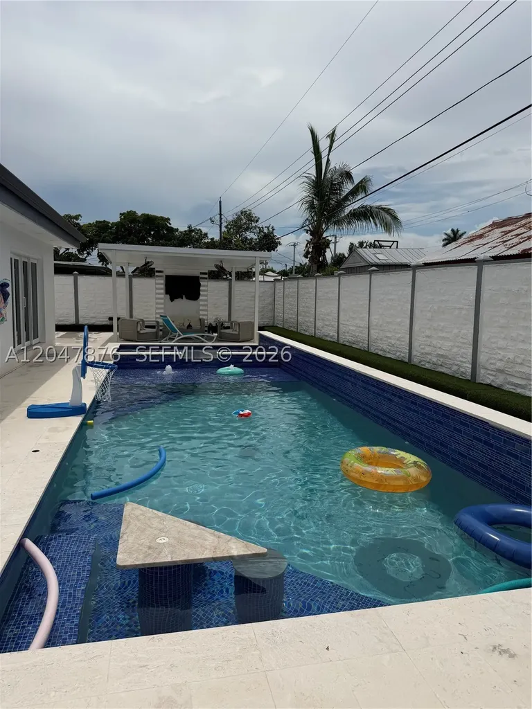 7525 Roosevelt Street Hollywood FL 33024