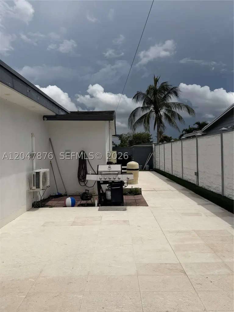 7525 Roosevelt Street Hollywood FL 33024