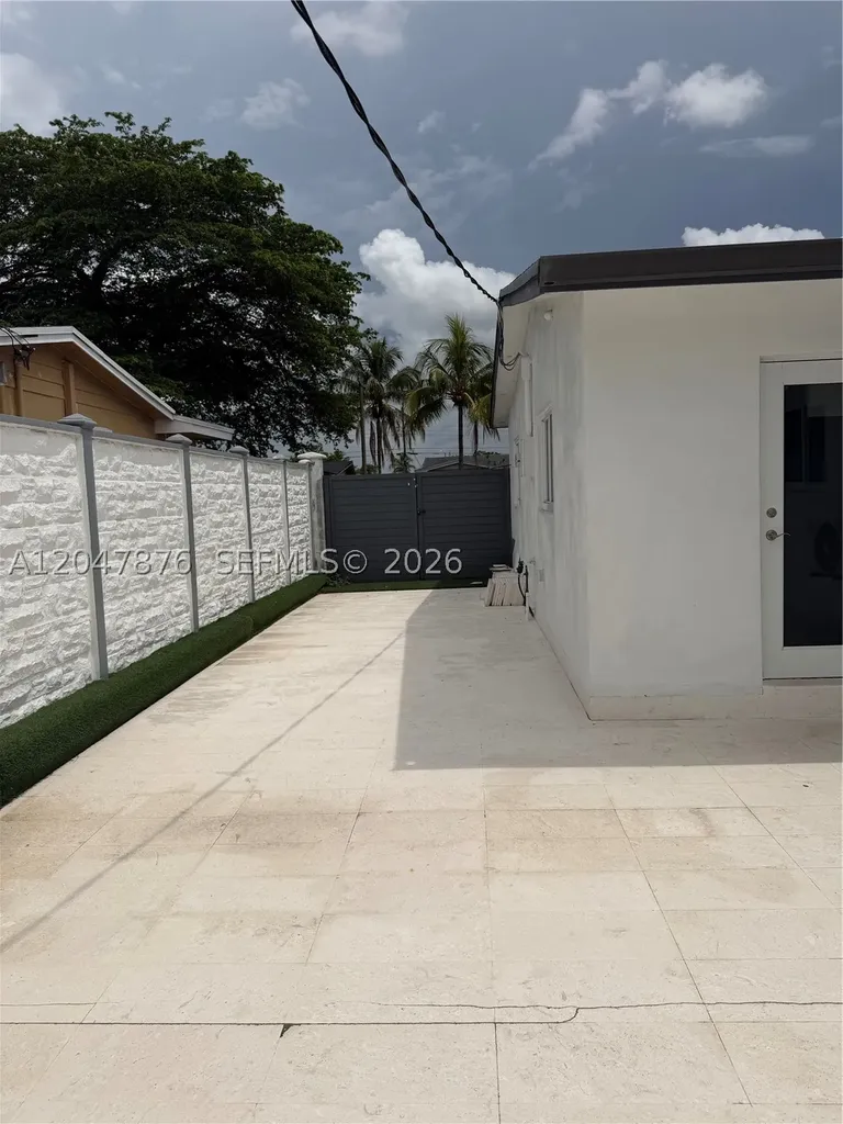 7525 Roosevelt Street Hollywood FL 33024