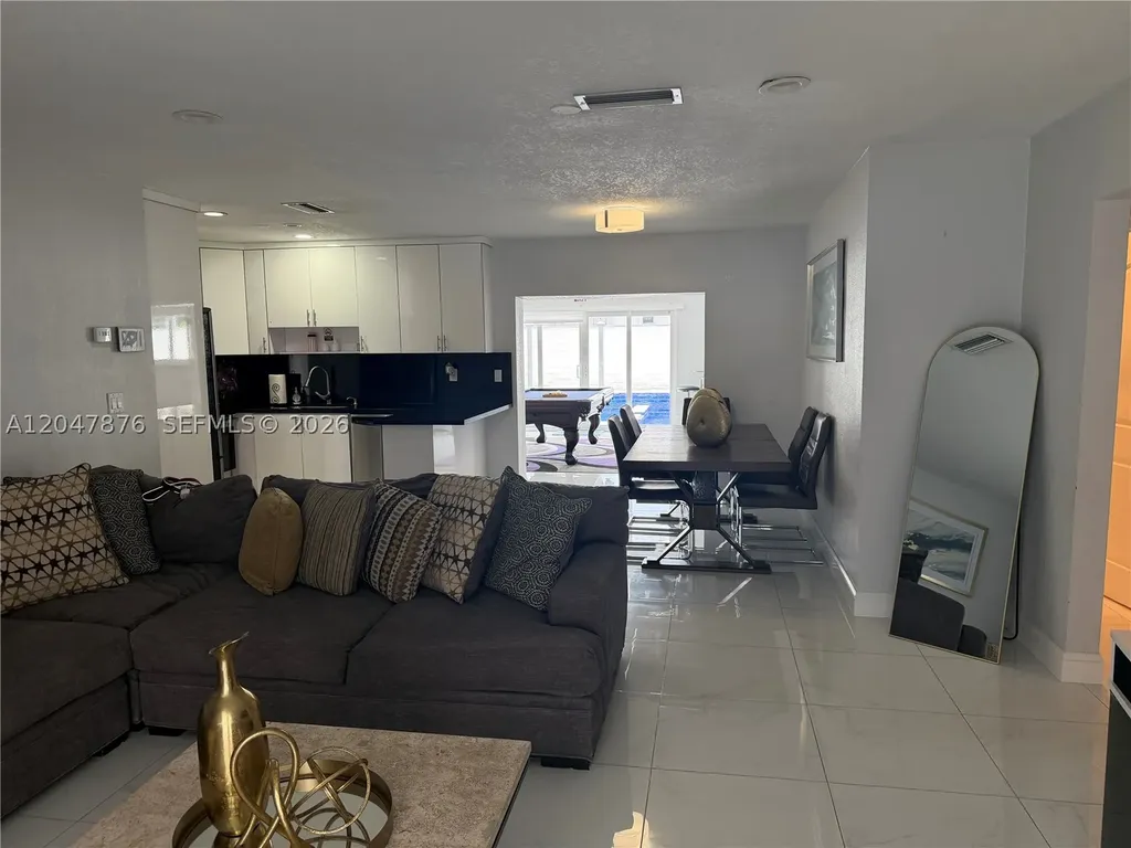 7525 Roosevelt Street Hollywood FL 33024