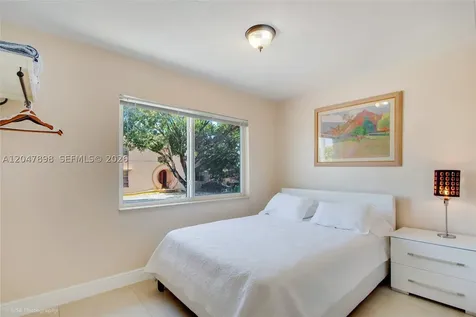 518 SW 7th Avenue Miami FL 33130