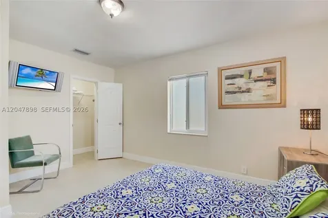518 SW 7th Avenue Miami FL 33130