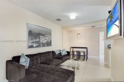 518 SW 7th Avenue Miami FL 33130