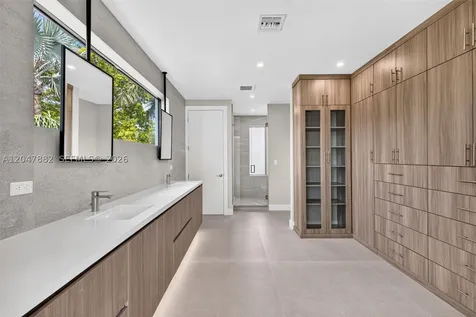 2015 NE 4th Avenue Wilton Manors FL 33305