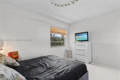 1251 SW 125th Avenue Pembroke Pines FL 33027
