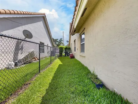 16203 NW 8th Drive Pembroke Pines FL 33028