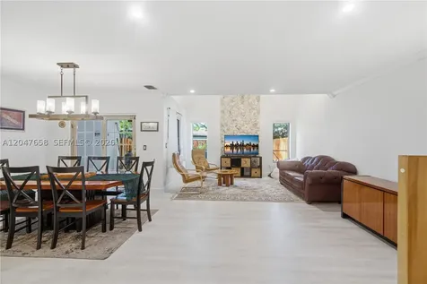 2822 N 34th Avenue Hollywood FL 33021