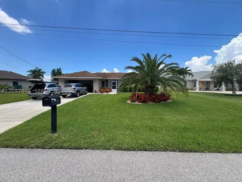 3207 SE 1st Place Cape Coral FL 33904