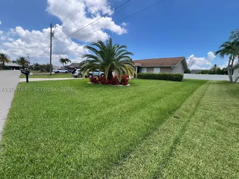 3207 SE 1st Place Cape Coral FL 33904