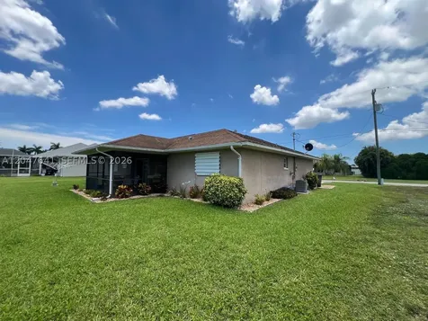 3207 SE 1st Place Cape Coral FL 33904