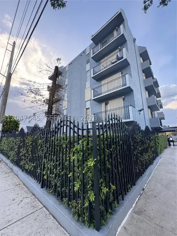 1933 SW 7th Street Miami FL 33135