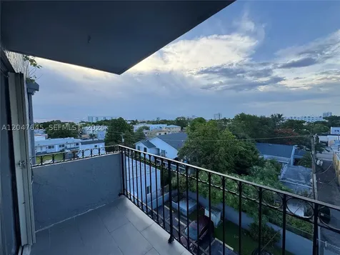 1933 SW 7th Street Miami FL 33135