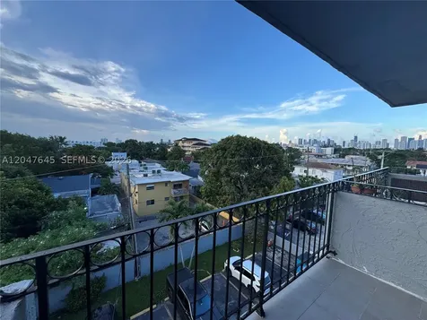 1933 SW 7th Street Miami FL 33135