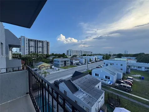 1933 SW 7th Street Miami FL 33135