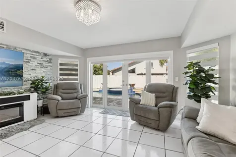 6173 NW 181st Terr Circle N Hialeah FL 33015