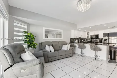 6173 NW 181st Terr Circle N Hialeah FL 33015