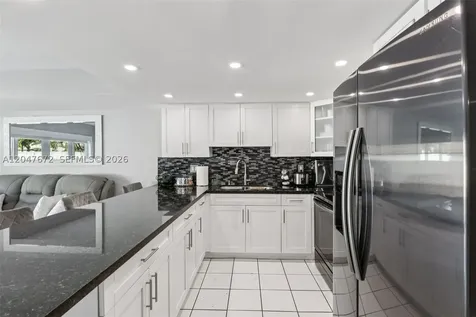 6173 NW 181st Terr Circle N Hialeah FL 33015
