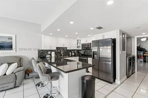 6173 NW 181st Terr Circle N Hialeah FL 33015