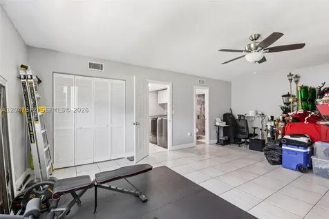 6173 NW 181st Terr Circle N Hialeah FL 33015