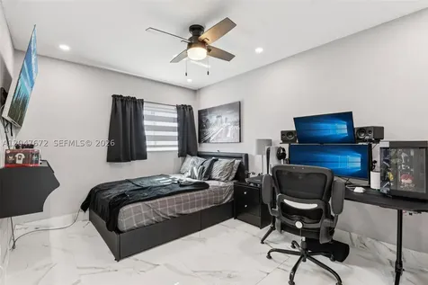 6173 NW 181st Terr Circle N Hialeah FL 33015