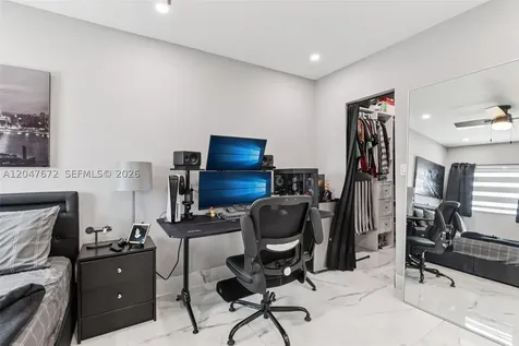6173 NW 181st Terr Circle N Hialeah FL 33015