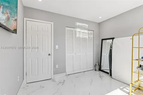 6173 NW 181st Terr Circle N Hialeah FL 33015