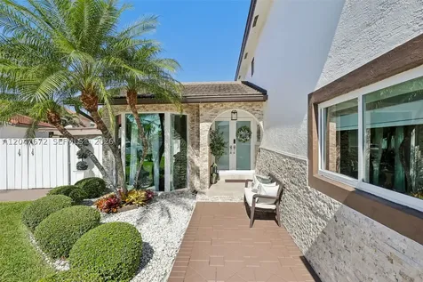 6173 NW 181st Terr Circle N Hialeah FL 33015
