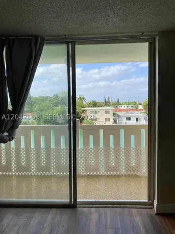 7900 Tatum Waterway Drive Miami Beach FL 33141