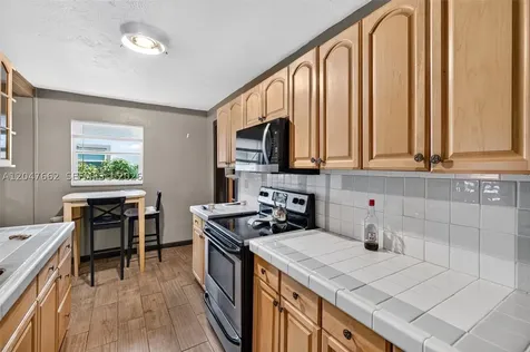 721 N 69th Avenue Hollywood FL 33024
